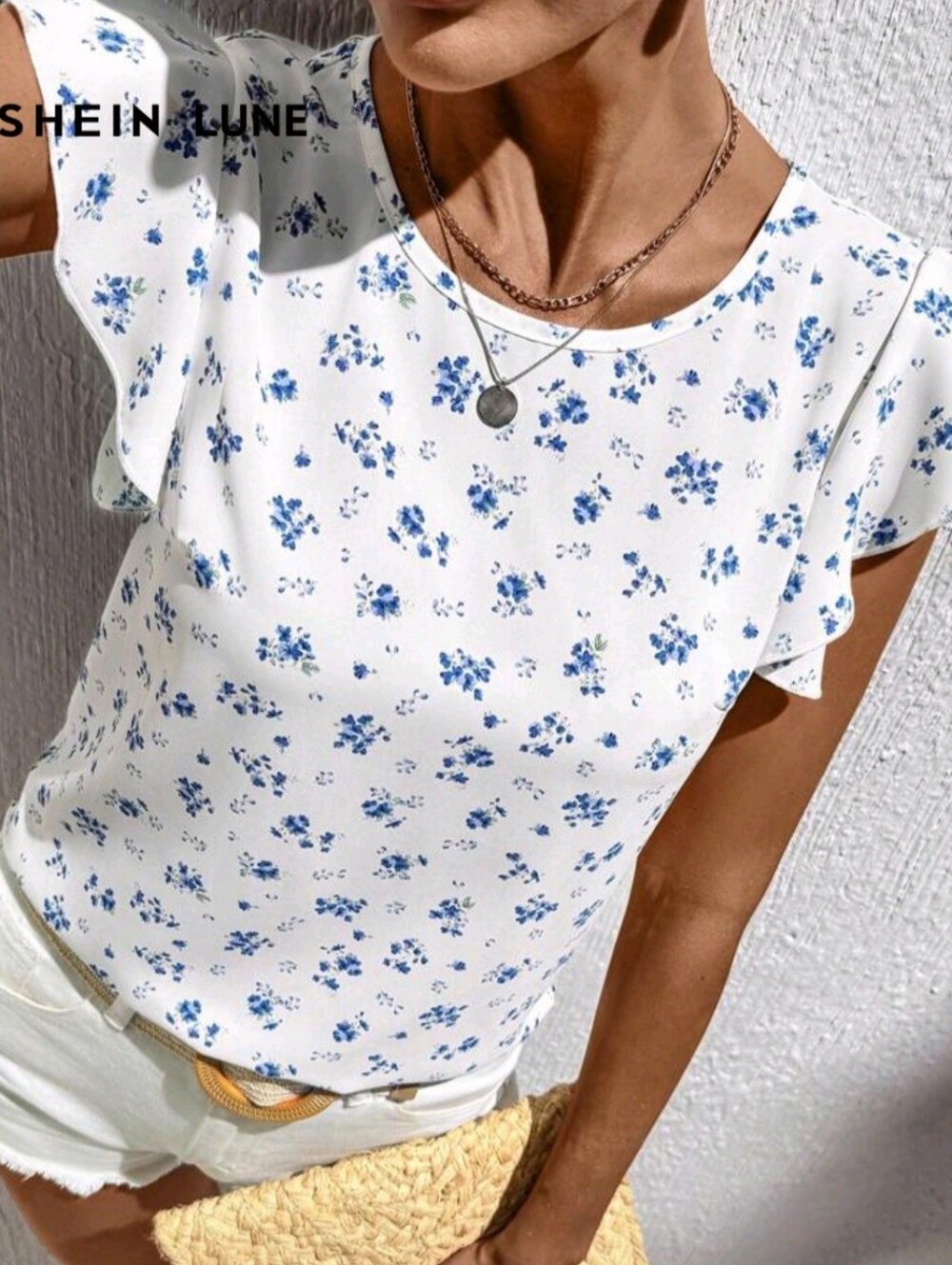 💥5 For $20 White & Blue Floral Ruffle Sleeve Top - Picture 2 of 9